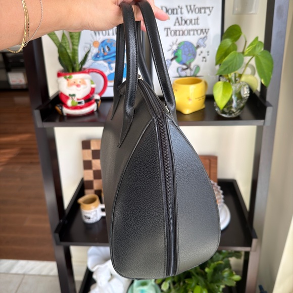 Black Handbag - Picture 4 of 7